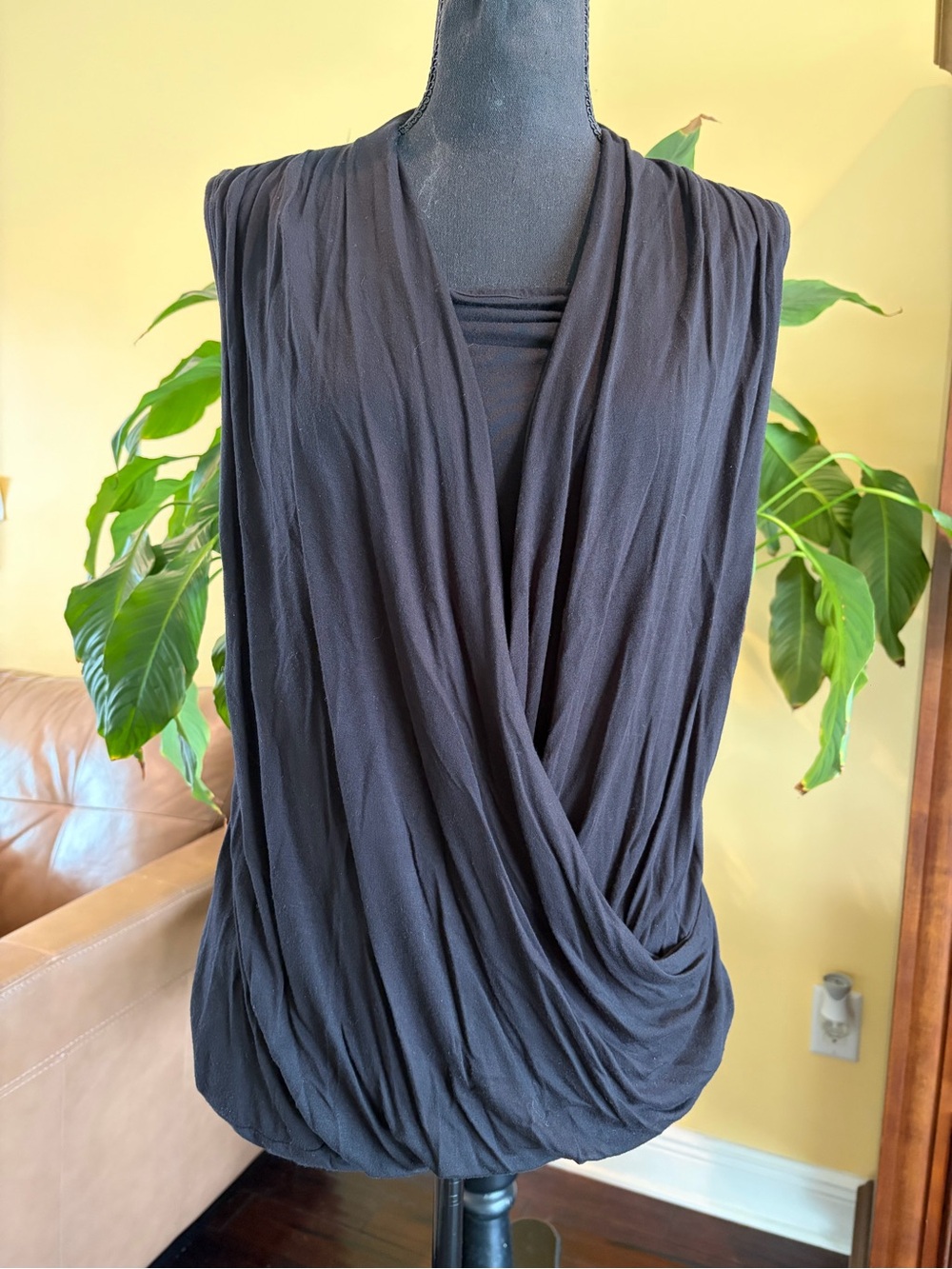 Liz Claiborne sleeveless faux-wrap drape front jersey knit top - large